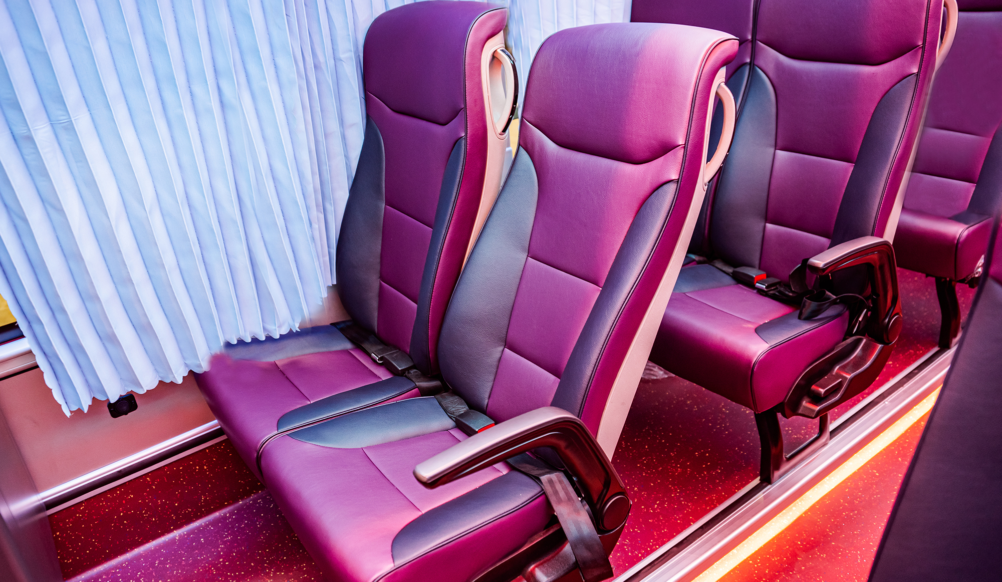 Ghế hành khách cao cấp - trang bị seatbelt